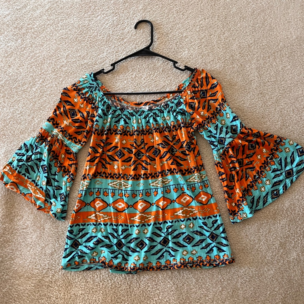 Yahada brand top. Size Large (fits like small). Teal/orange geometric fabric.